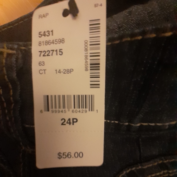 NWT - Dark Denim Bootcut Jeans - Picture 5 of 9